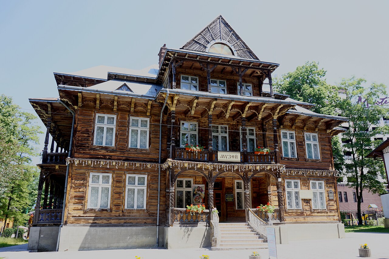 Drewniane wille Truskawca — skansen architektury uzdrowiskowej
